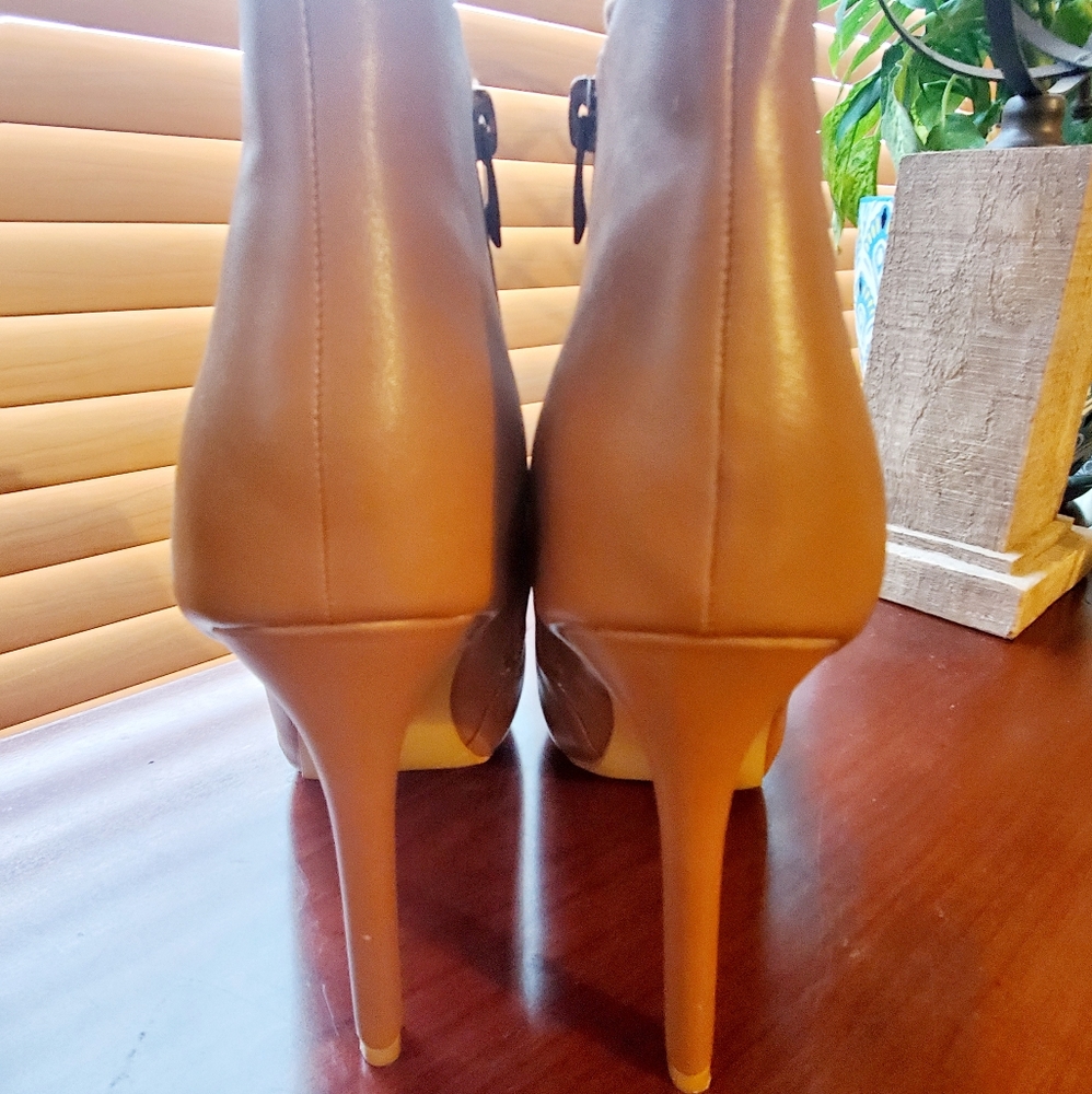 Shoes - Picture 7 of 8
